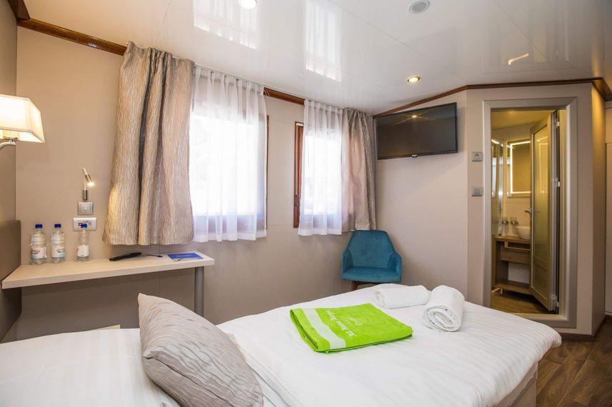 Main Deck Cabin - Mama Marija