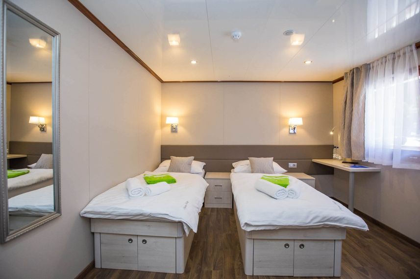 Main Deck Cabin - Mama Marija