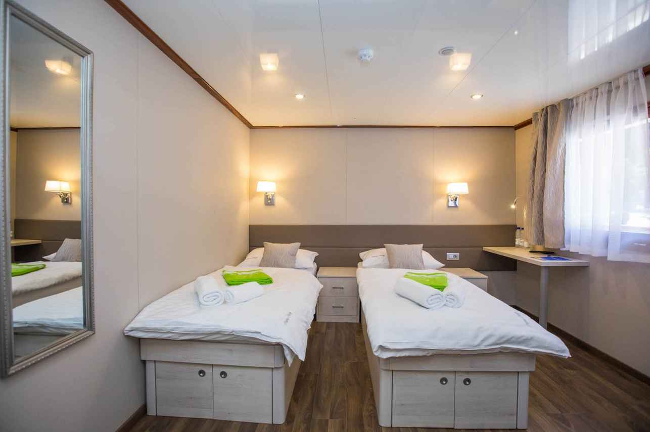 Main Deck Cabin - Mama Marija