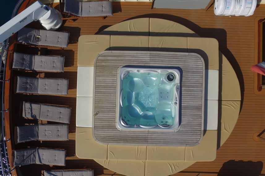 Sun Deck - Swallow