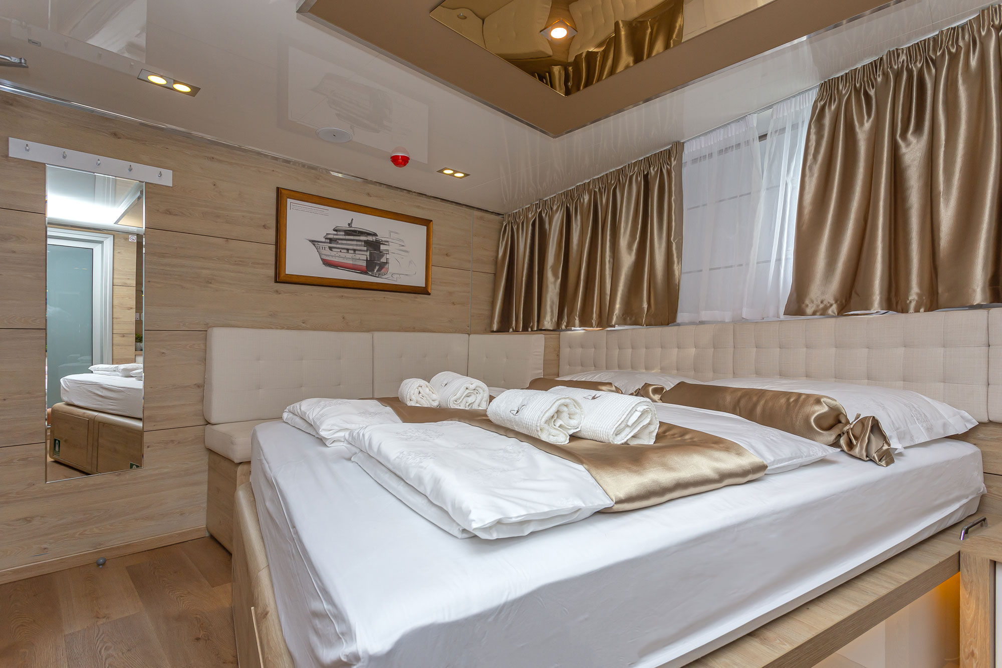 Main Deck Cabin - Sea Swallow