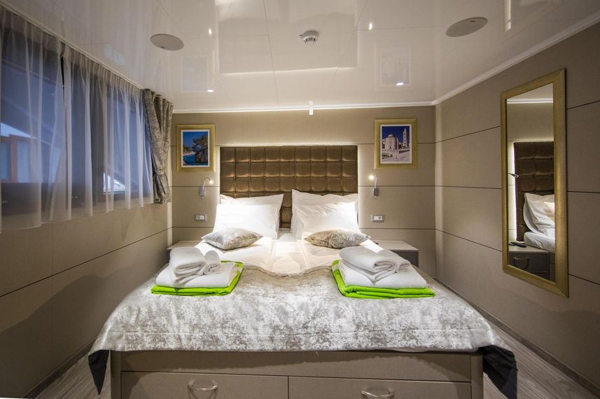 Main Deck Cabin - Ambassador