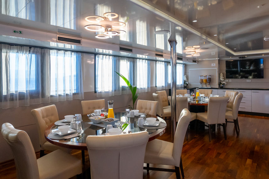 Dining Room - Ambassador