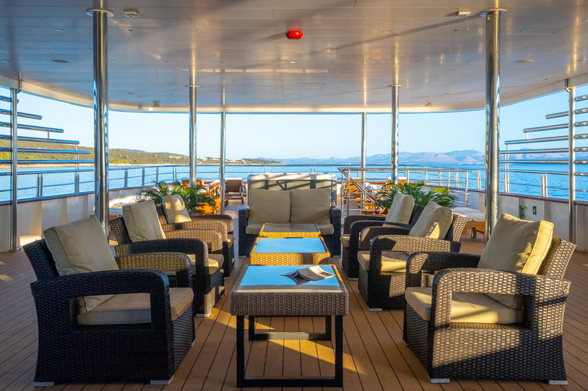 Outdoor Lounge - Ambassador
