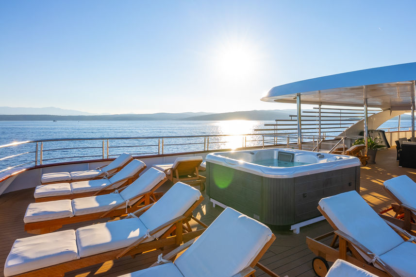 Sun Deck - Ambassador