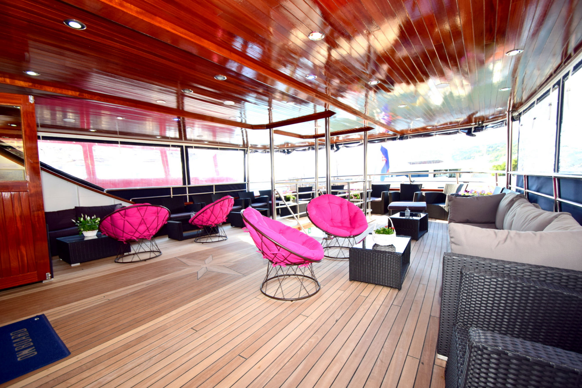 Lounge Externo - Captain Bota