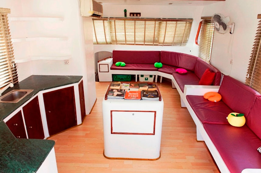 Indoor salon - Red Dhow