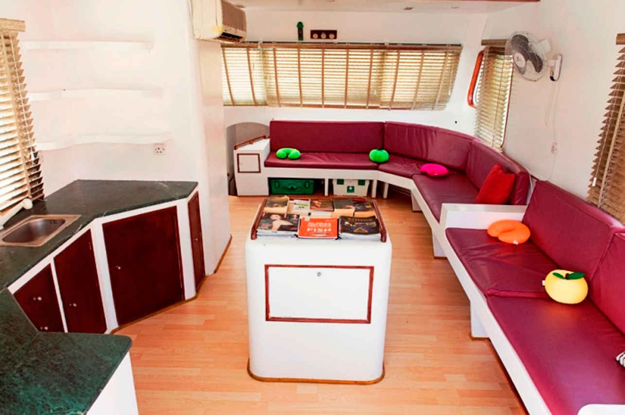 Indoor salon - Red Dhow