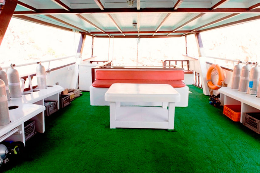 Dive deck - Red Dhow