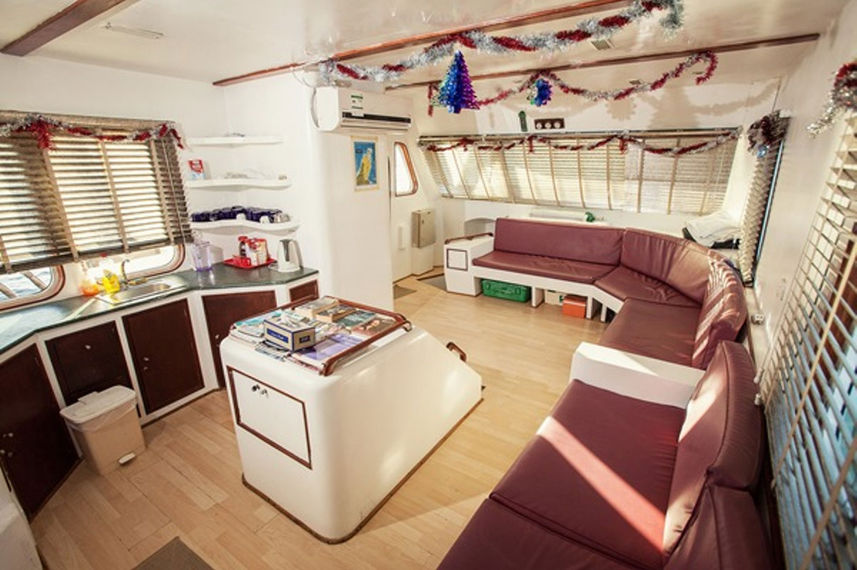 Indoor salon - Red Dhow