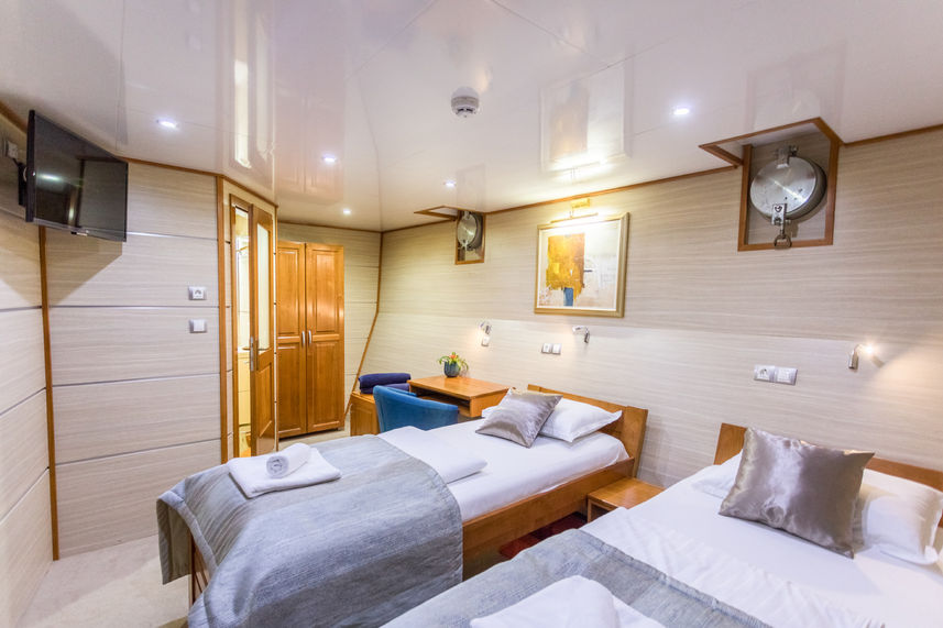 Lower Deck Cabin - Karizma