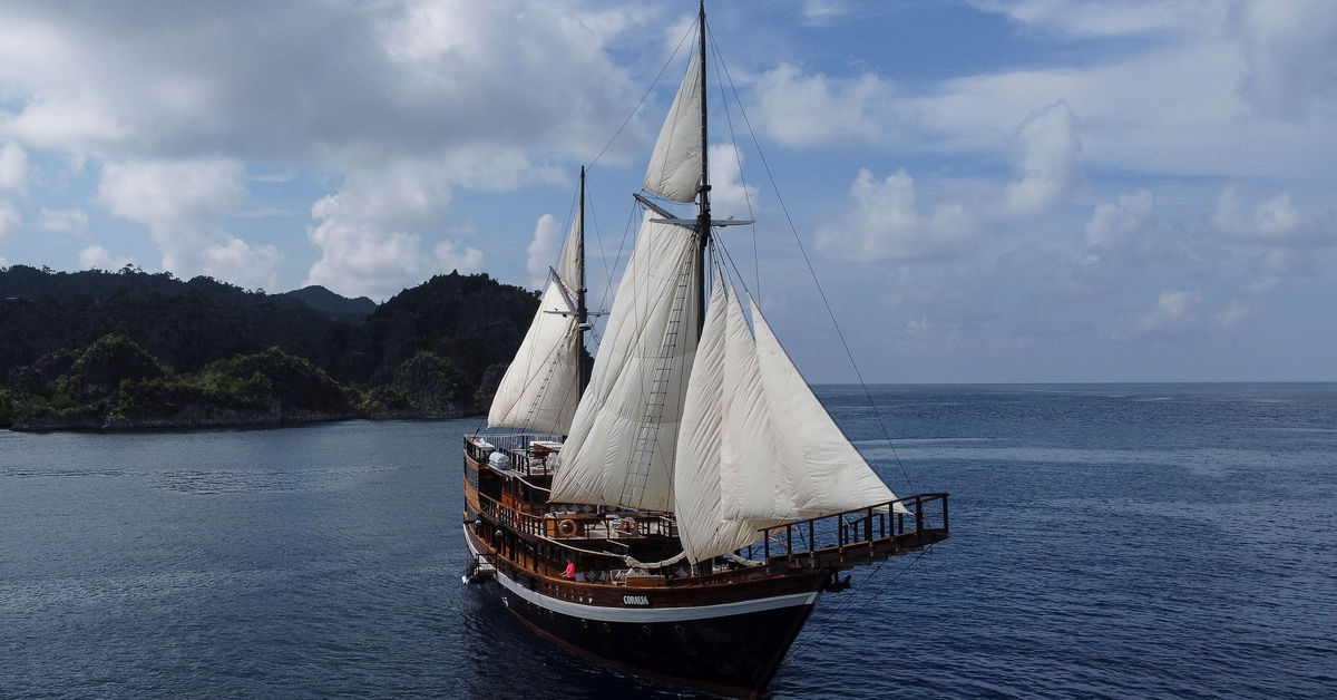 Coralia — vessel photograph