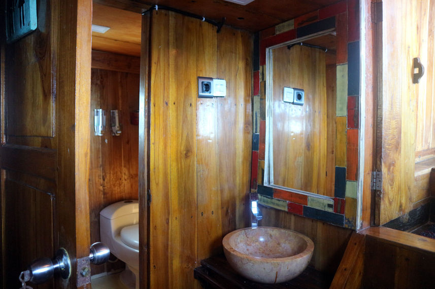 #en-suitebathroom - Warisan Komodo