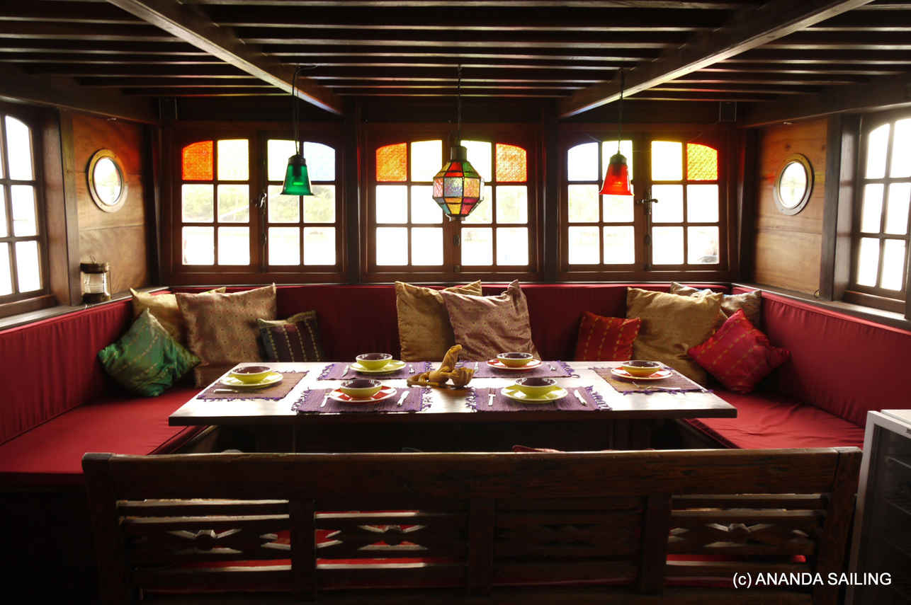 Indoor salon - Ananda