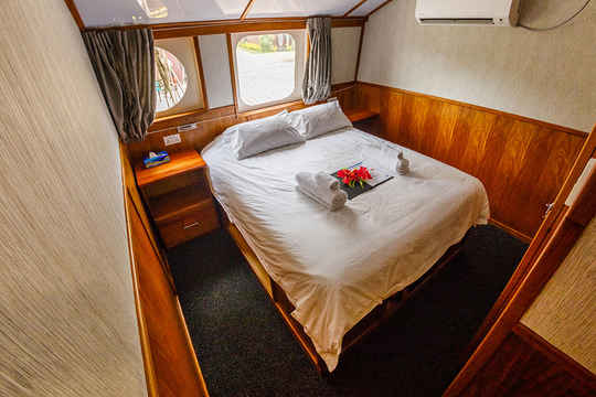 Queen Cabins