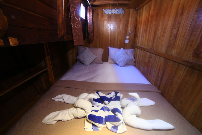 Double Cabin - Queenesia