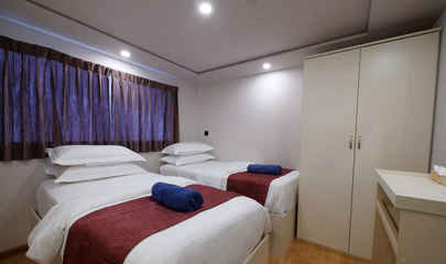 Upper Deck Twin Cabin