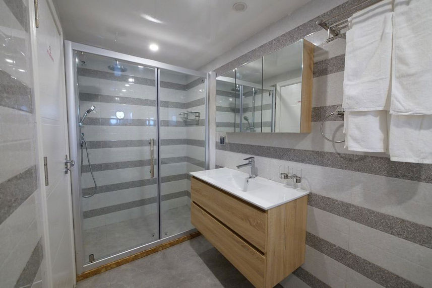 En-Suite bathrooms - Emperor Explorer