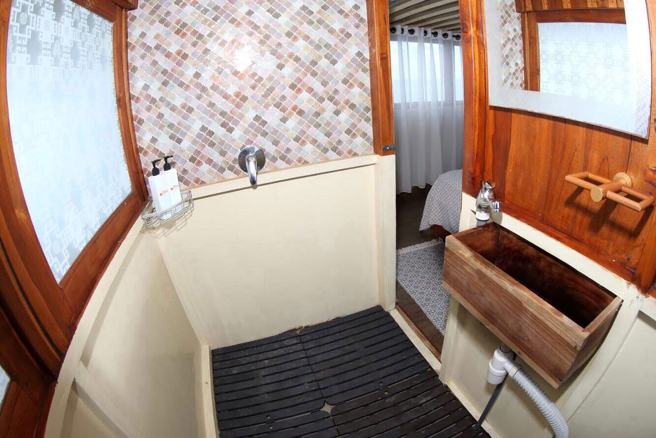 #en-suitebathroom - Anthias