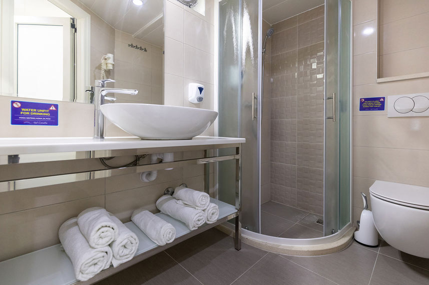 En-Suite bathrooms - Cristal