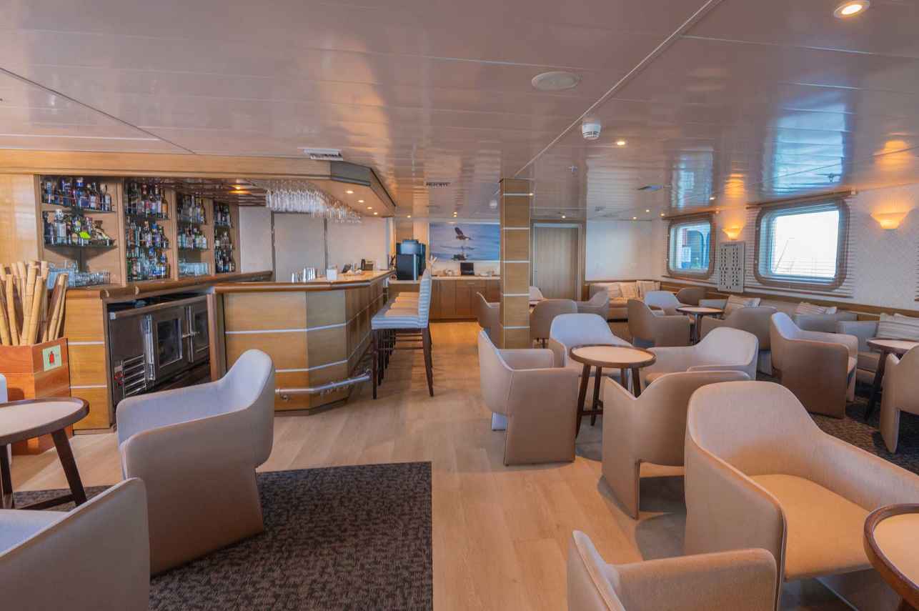 바 및 라운지 공간 - Isabela II