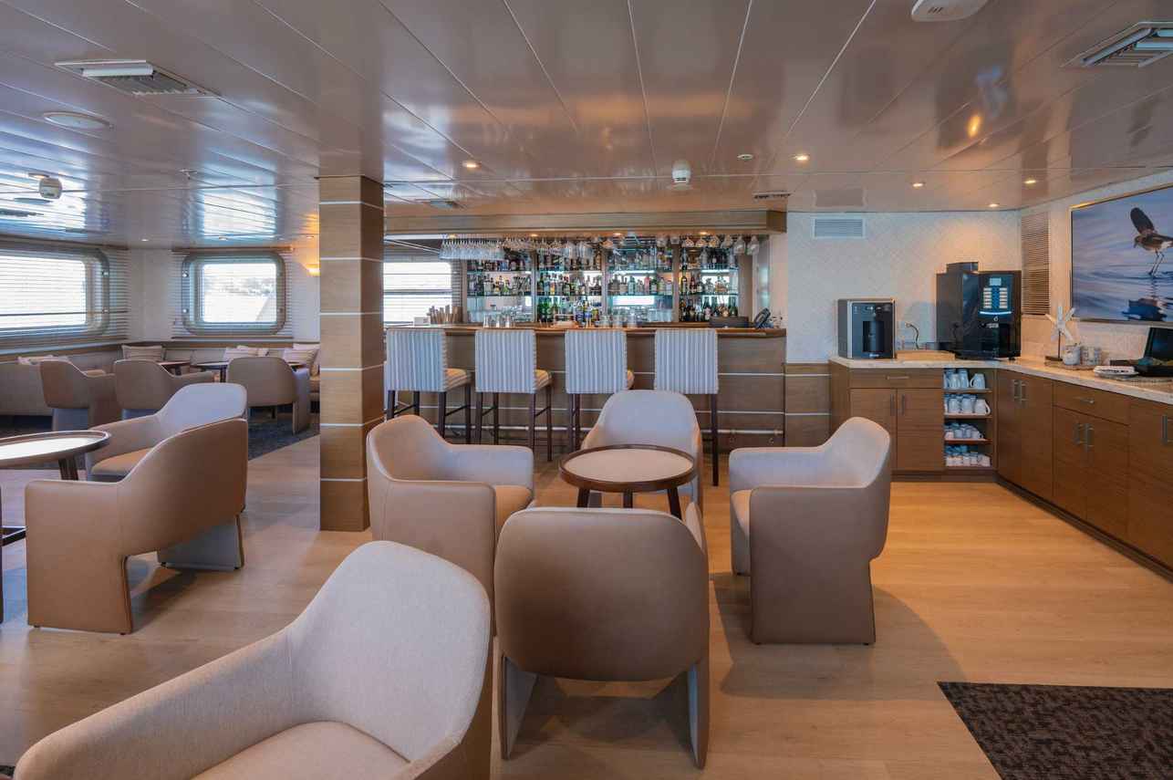 바 및 라운지 공간 - Isabela II