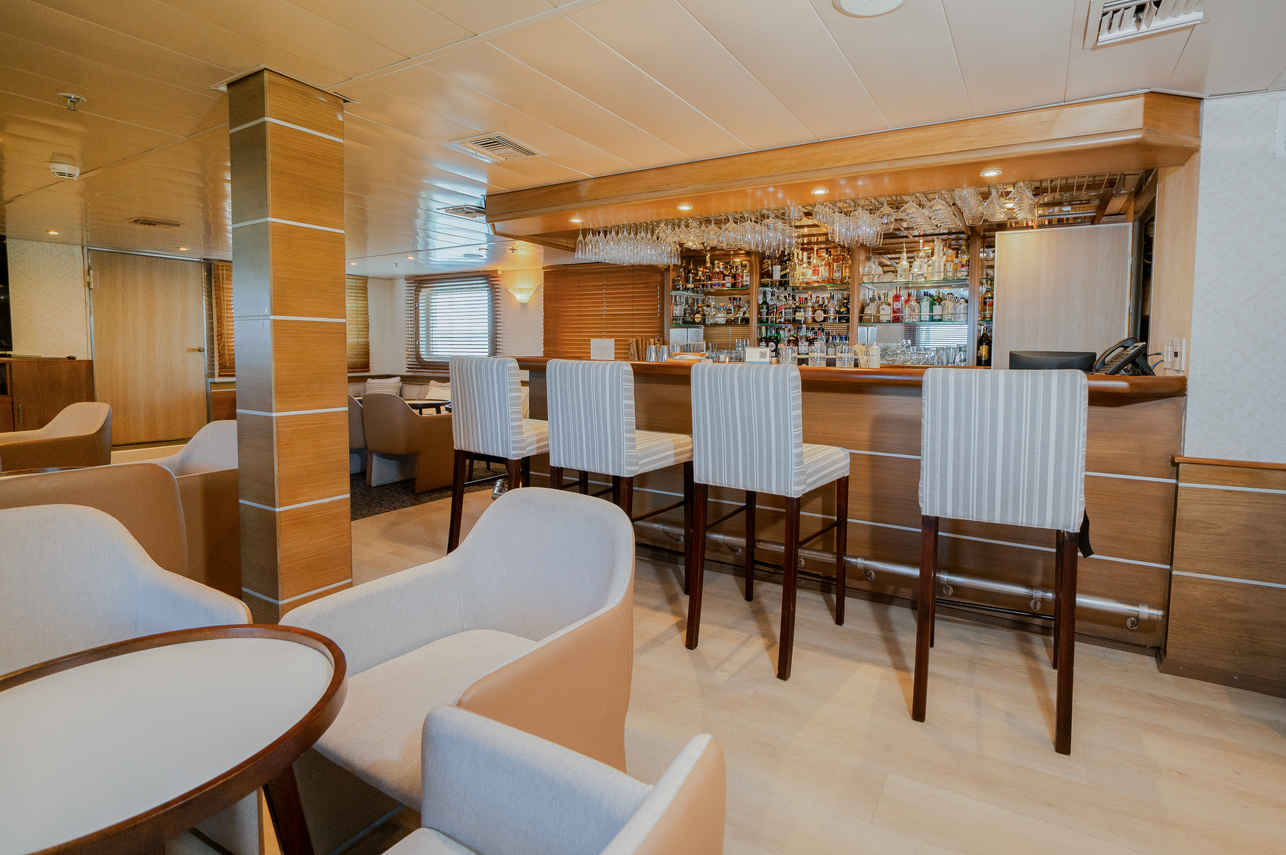 바 및 라운지 공간 - Isabela II