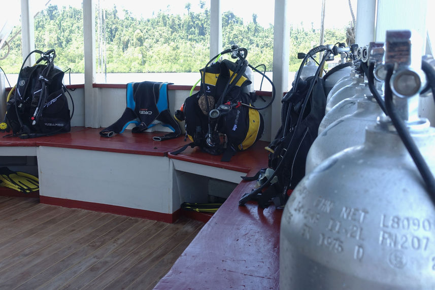 Dive deck - Gaya Baru Indah