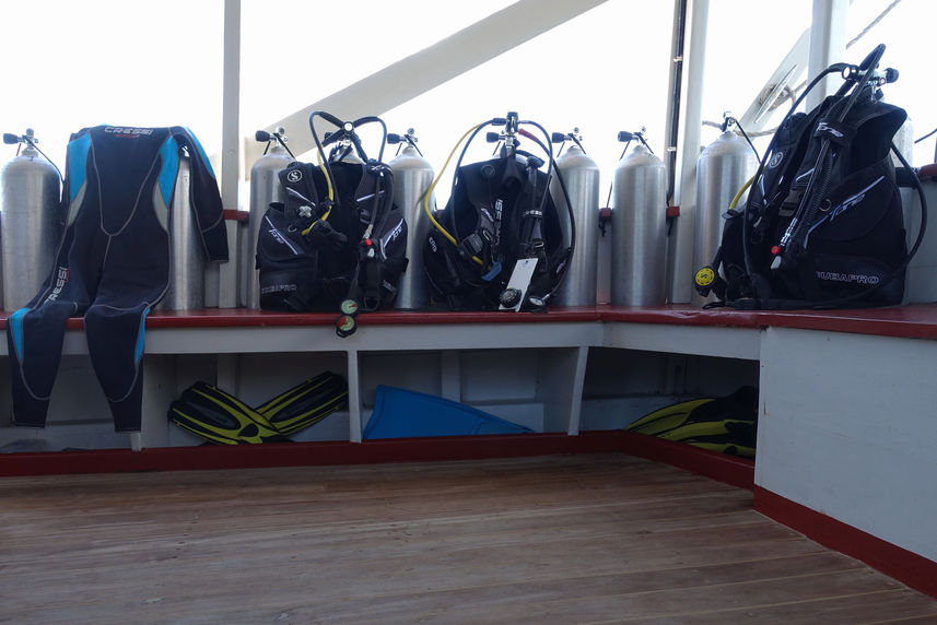 Dive deck - Gaya Baru Indah