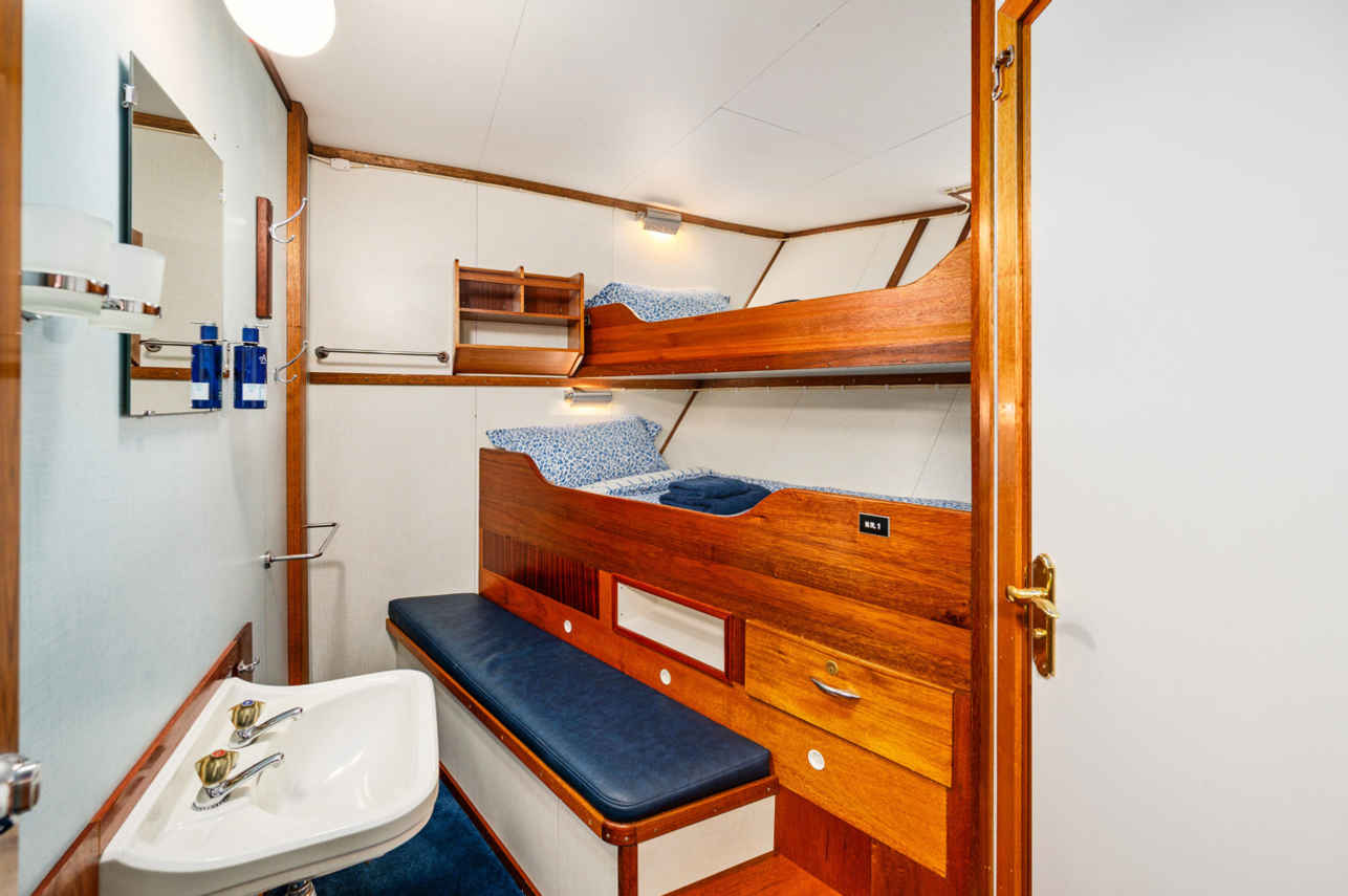Twin Semi En-suite Cabins