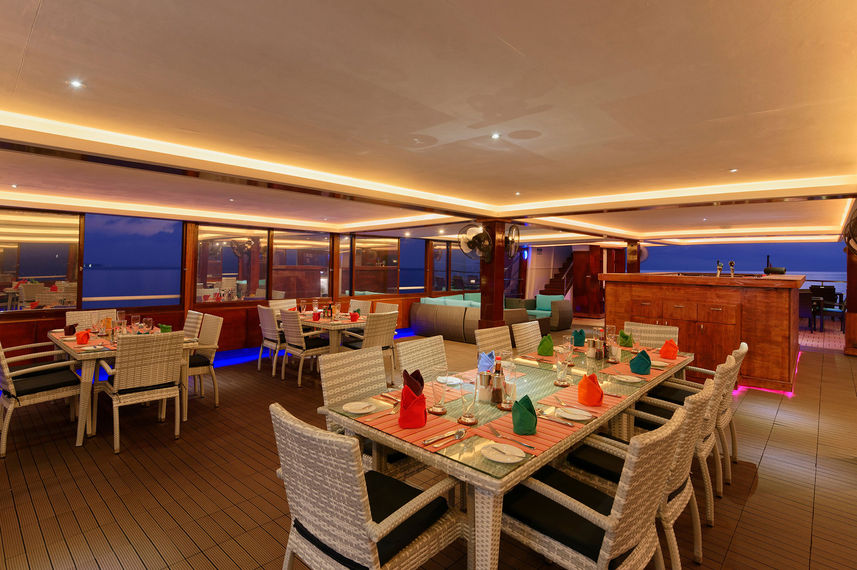 Restaurant - Yasawa Princess