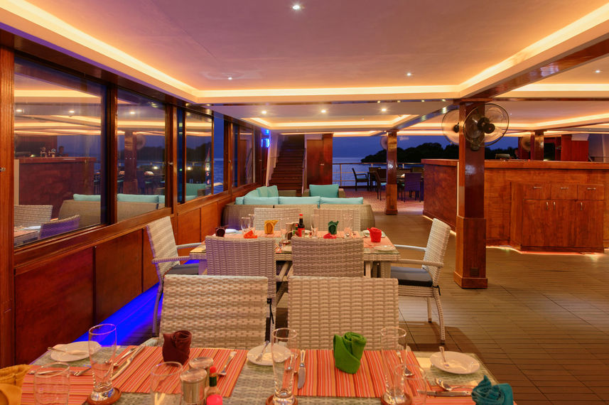 Restaurant - Yasawa Princess