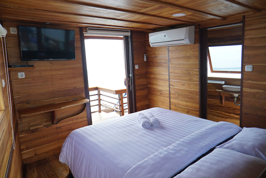 Upper Deck Cabin - Benetta