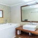 Deluxe En Suite bathroom