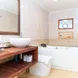 Junior Suite En Suite bathroom