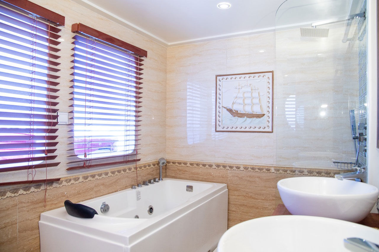 Junior Suite En Suite bathroom