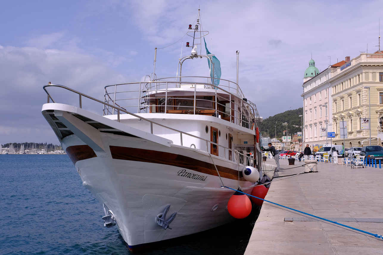 Katarina Line Traditional En-Suite