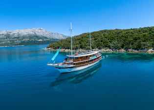 Katarina Line Traditional En-Suite