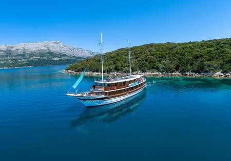Katarina Line Traditional En-Suite