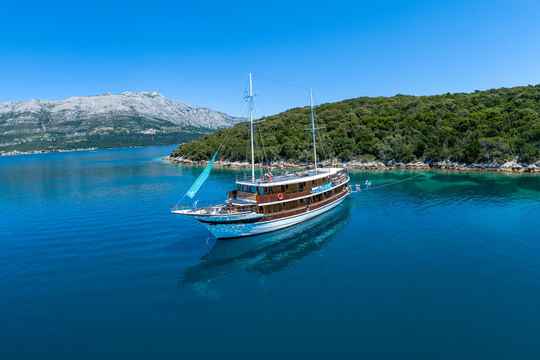 Katarina Line Traditional En-Suite