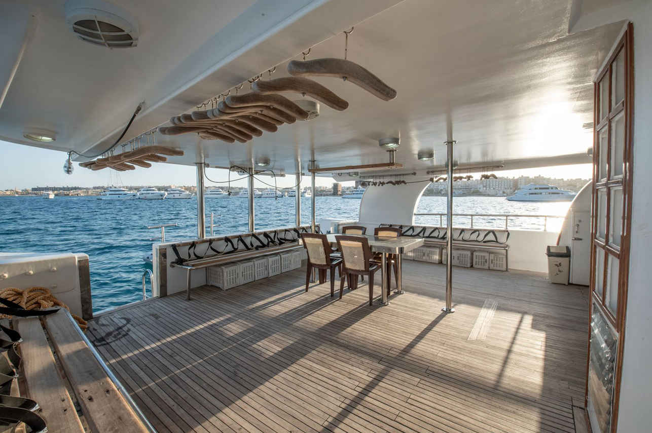 Dive deck - Lighthouse Miracle 1