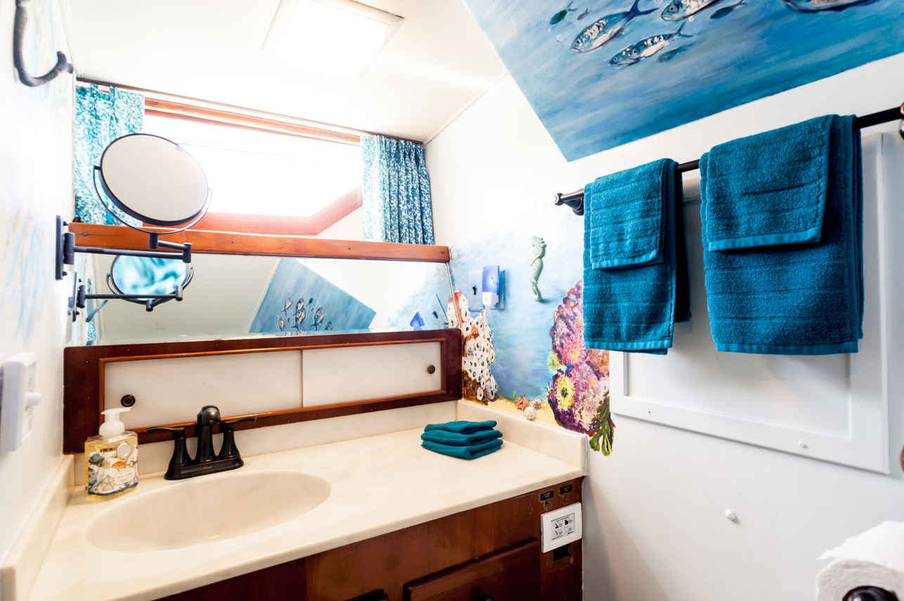 mit eigenen Badezimmern - Lady of the Sea Adventures
