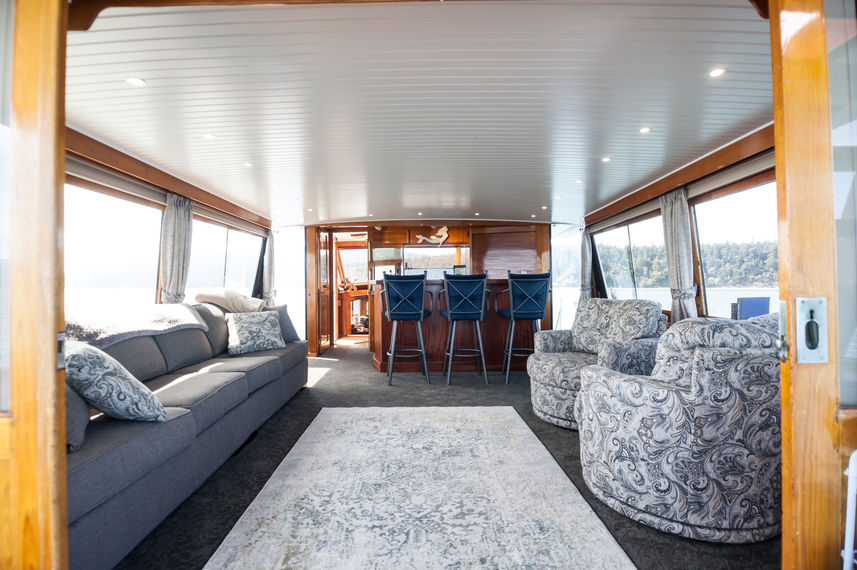 Indoor-Salon - Lady of the Sea Adventures