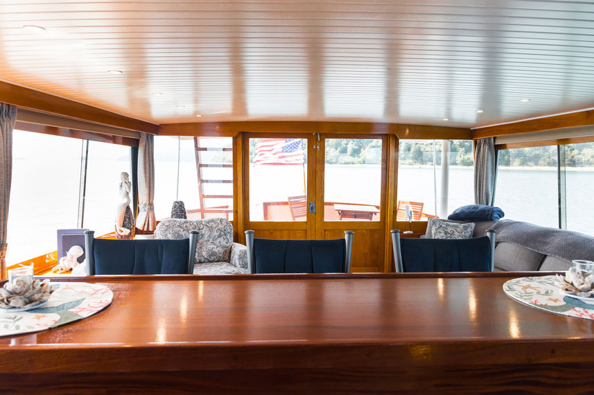 Indoor-Salon - Lady of the Sea Adventures