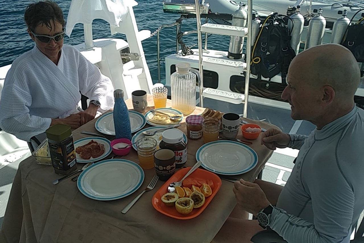 Dîner à l'extérieur - Explorer 1