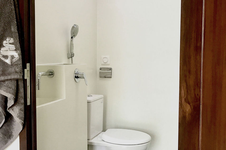 #en-suitebathroom - Nyaman Catamaran