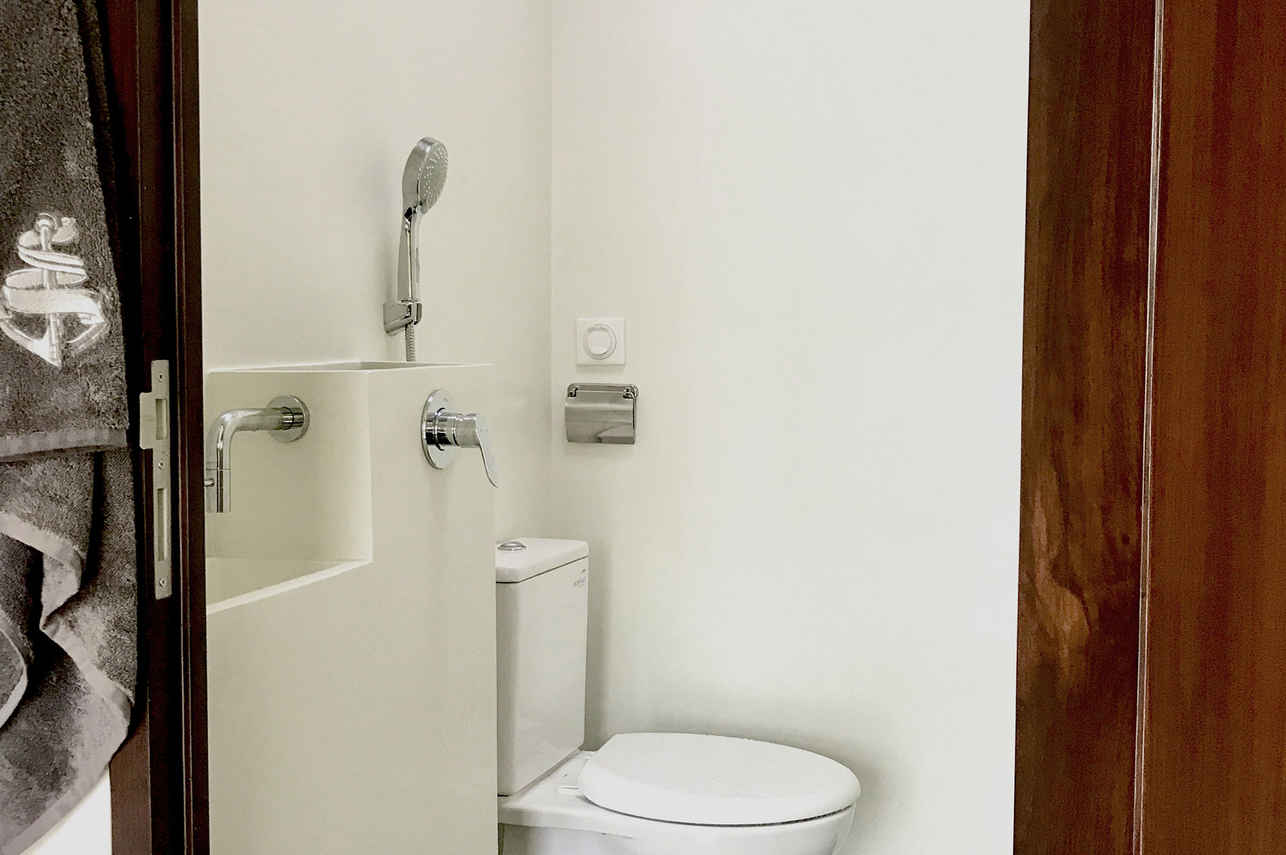 #en-suitebathroom - Nyaman Catamaran