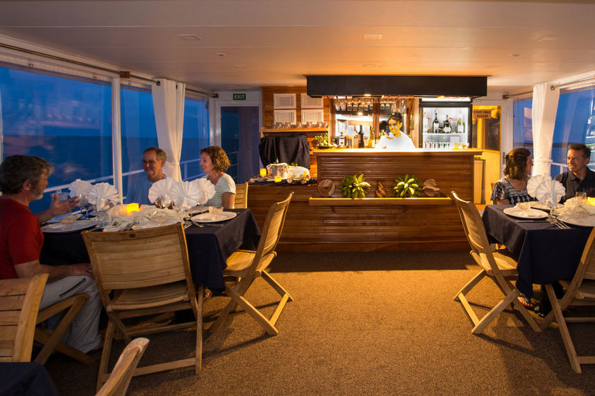 Bar and Lounge Area - Jardines Avalon Fleet 1