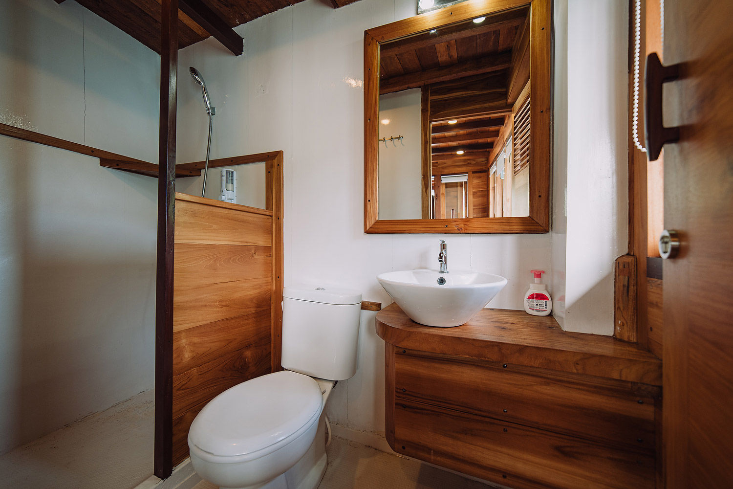 En-Suite bathrooms - Samara I