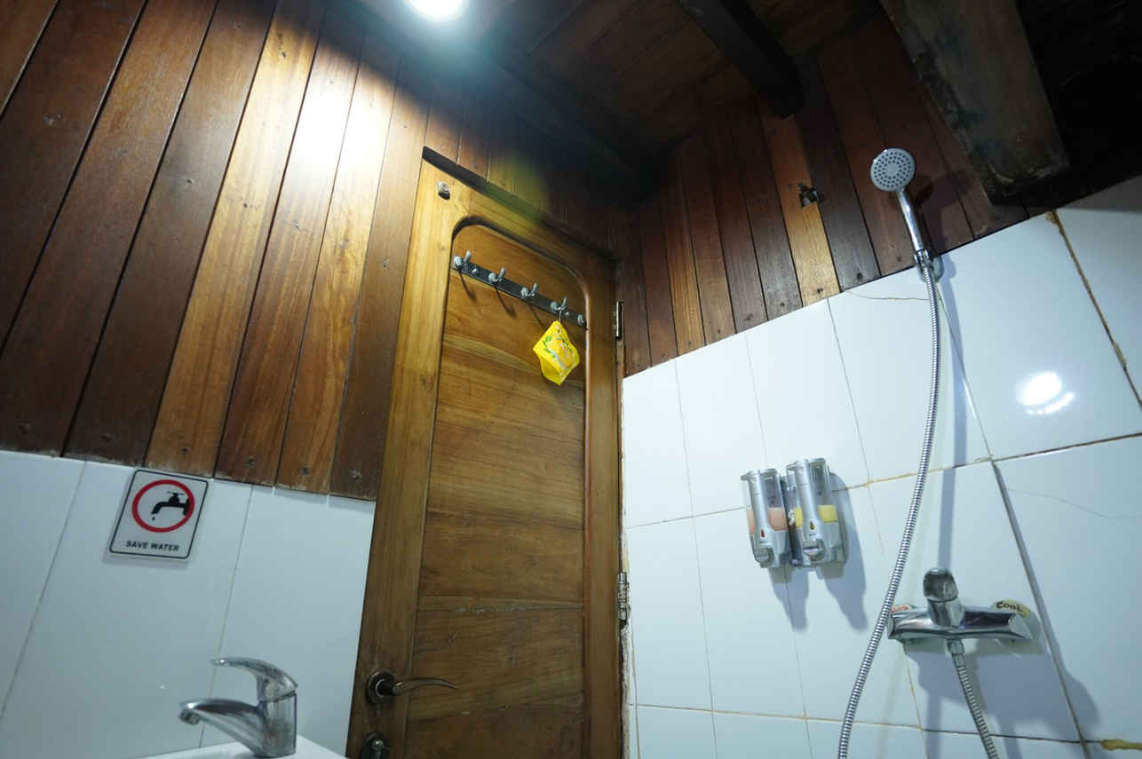 Triple Cabin Bathroom